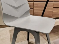 Designerskie krzesło kuchenne HOYA SZARE z tworzywa - detale