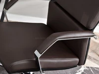 Fotel biurowy BOND BRĄZOWY ze skóry z ergonomicznym oparciem - komfortowe siedzisko