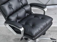 Komfortowy fotel biurowy BENON Z CZARNEJ SKÓRY EKO - wygodne siedzisko